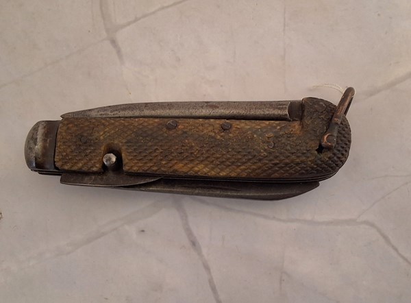 Lot 1030 - ARMY CLASP KNIFE