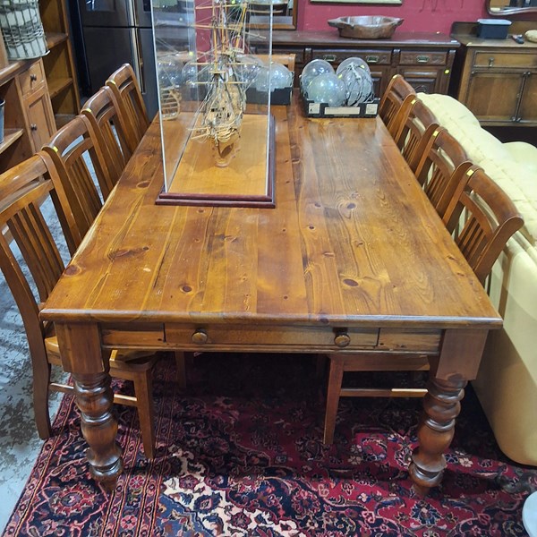 Lot 124 - DINING SUITE