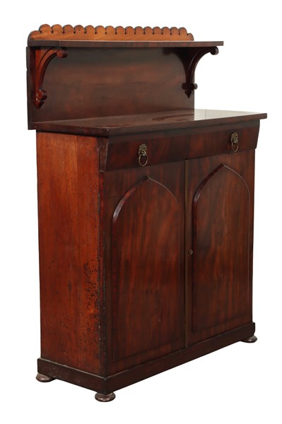 Lot 141 - PETITE CHIFFONIER