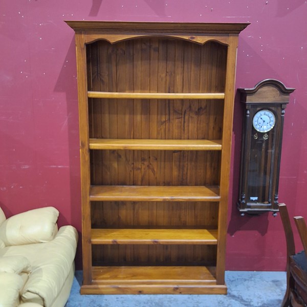 Lot 518 - BOOKSHELF