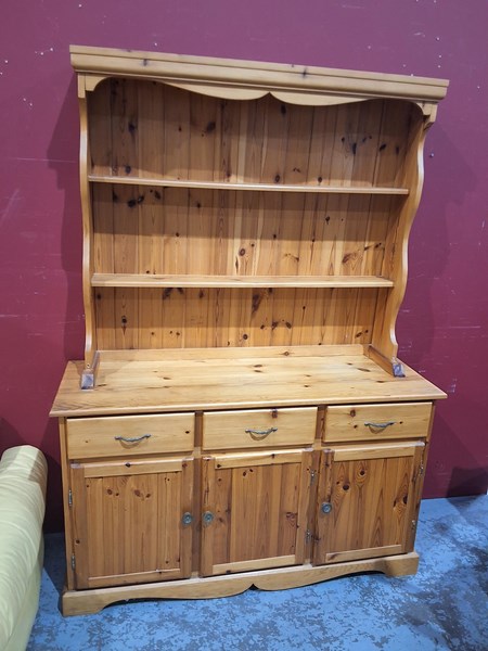 Lot 76 - KITCHEN DRESSER