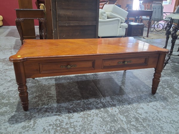 Lot 145 - COFFEE TABLE