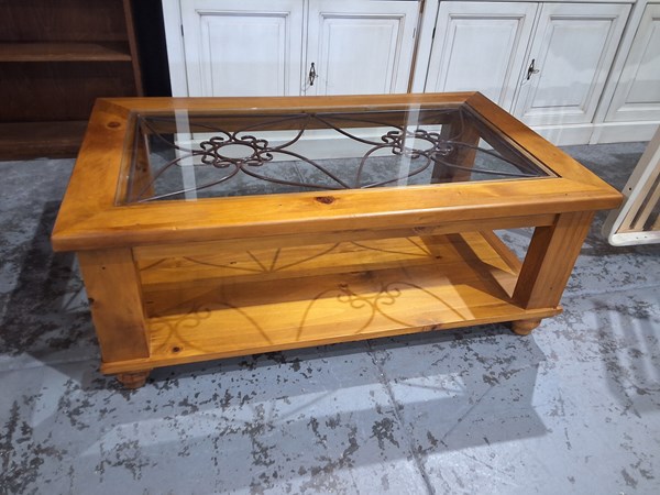 Lot 106 - COFFEE TABLE