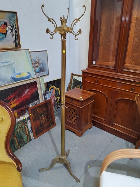 Lot 381 - COAT RACK