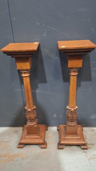 Lot 122 - PEDESTAL