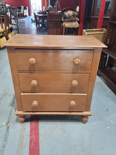 Lot 235 - CHEST OF DRAWERS