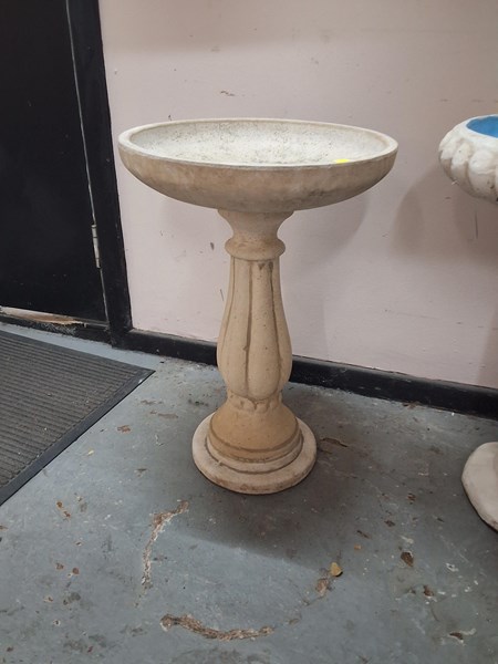 Lot 429 - BIRDBATH