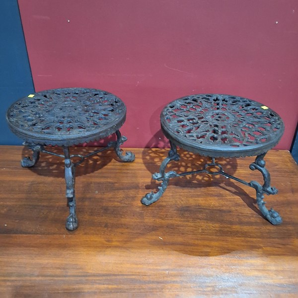 Lot 184 - TABLES