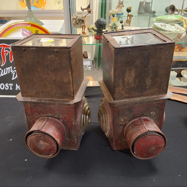 Lot 1281 - RAIL LAMPS