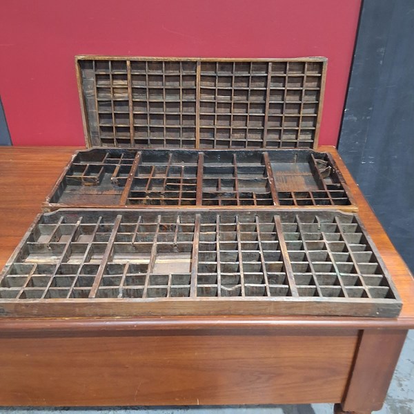 Lot 130 - PRINTERS TRAYS