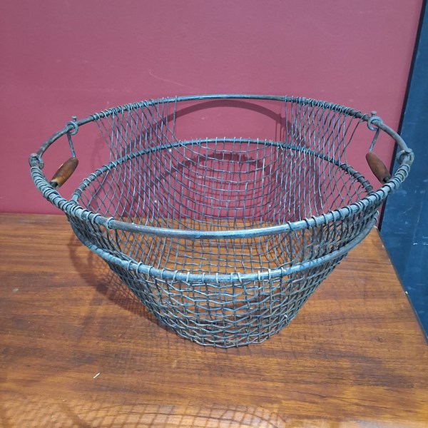 Lot 180 - WOOD BASKET