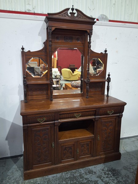 Lot 191 - SIDEBOARD