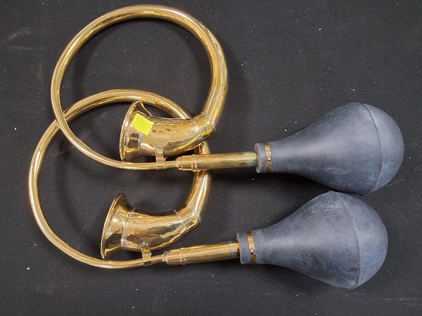 Lot 1386 - VINTAGE CAR HORNS