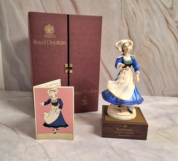 Lot 1371 - ROYAL DOULTON FIGURE