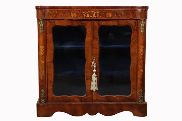 Lot 102 - PETITE BOOKCASE