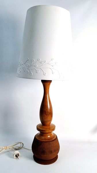 Lot 1435 - TABLE LAMP