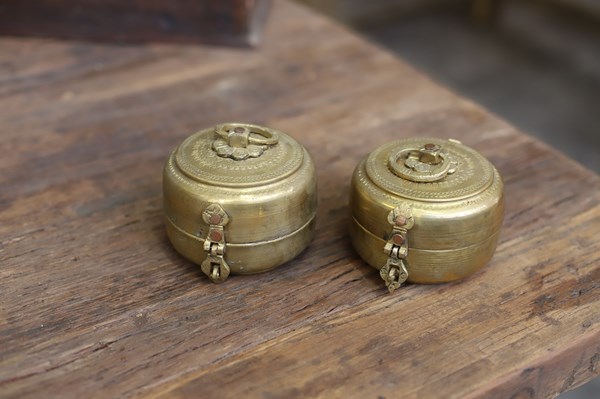 Lot 51 - BRASS POTS