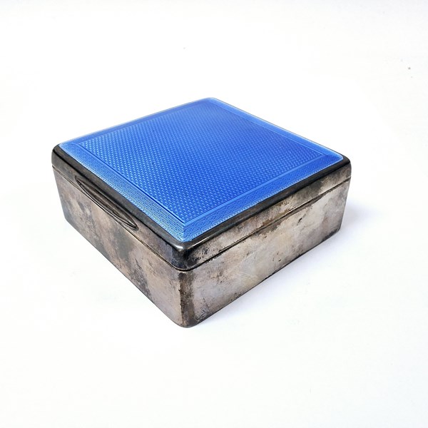 Lot 1039 - STERLING SILVER & ENAMEL TRINKET BOX