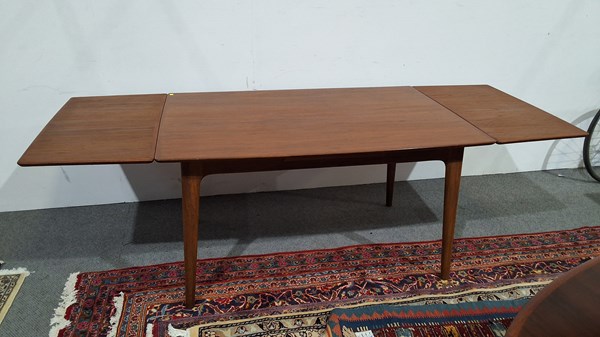 Lot 200 - DINING TABLE