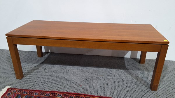 Lot 217 - COFFEE TABLE