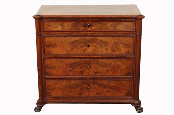 Lot 121 - MAHOGANY CHEST OF DRAWERS