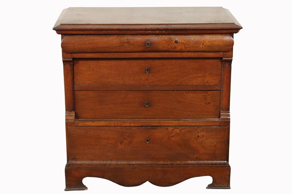 Lot 157 - CHEST OF DRAWERS