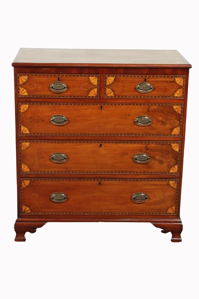 Lot 117 - CHEST OF DRAWERS