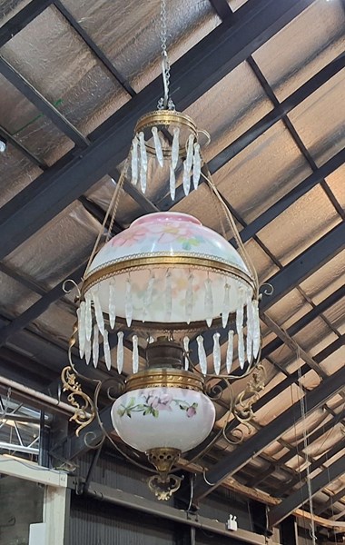 Lot 199 - KEROSENE LAMP