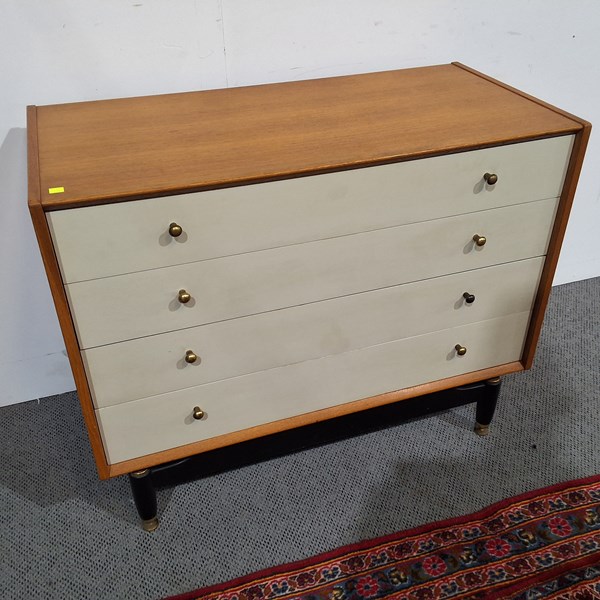 Lot 30 - CHEST OF DRAWERS