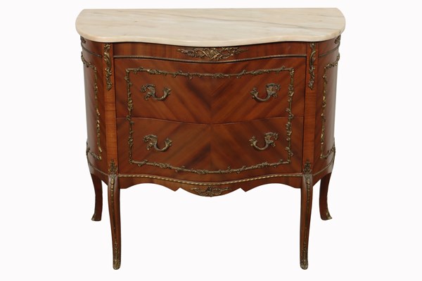 Lot 128 - COMMODE