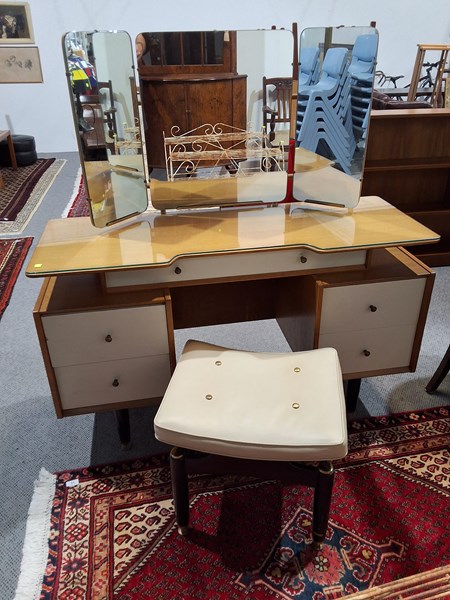 Lot 53 - DRESSING TABLE