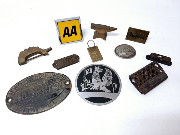 Lot 1047 - BADGES & PLAQUES