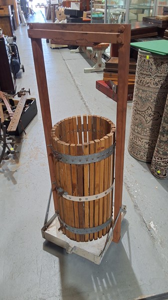 Lot 343 - WINE PRESS