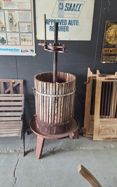 Lot 485 - WINE PRESS