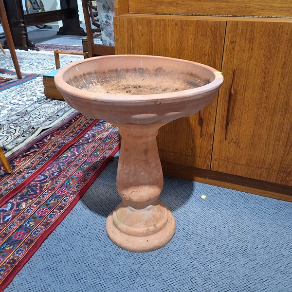 Lot 476 - BIRDBATH