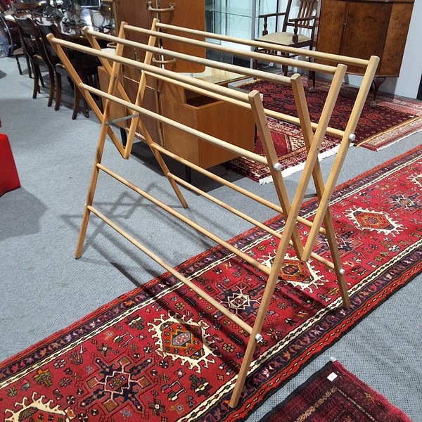 Lot 313 - CLOTHES AIRER