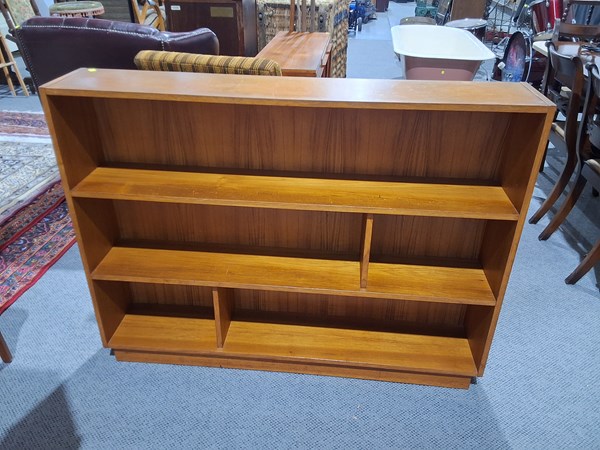 Lot 23 - BOOKSHELF