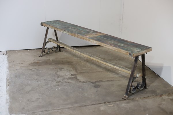 Lot 211 - BENCH