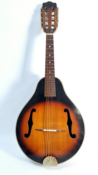 Lot 1461 - MANDOLIN