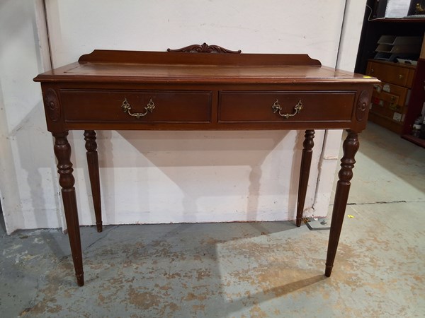 Lot 179 - DESK