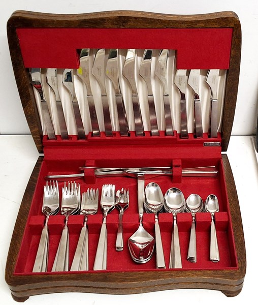 Lot 1263 - CUTLERY SERVICE