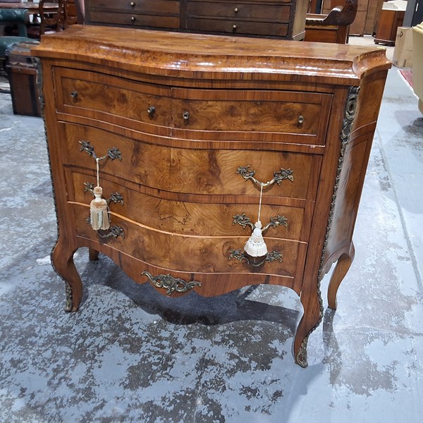 Lot 188 - COMMODE