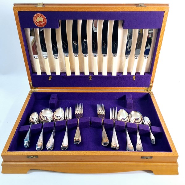 Lot 1334 - CUTLERY SET