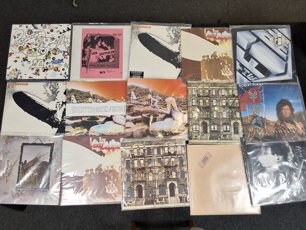 Lot 1124 - LED ZEPPELIN VINYL RECORDS