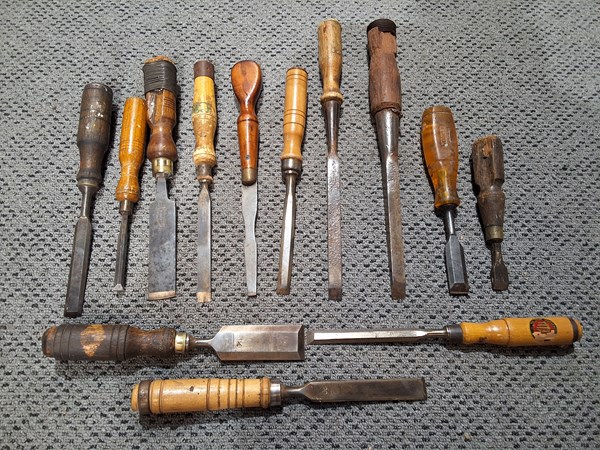 Lot 236 - CHISELS