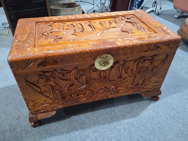 Lot 283 - CAMPHORWOOD TRUNK