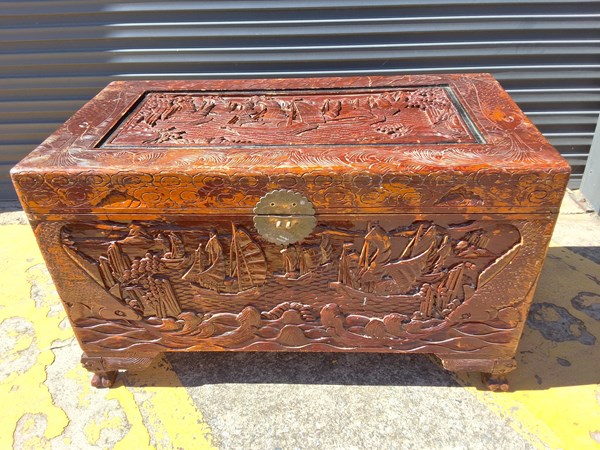 Lot 200 - CAMPHOR WOOD TRUNK