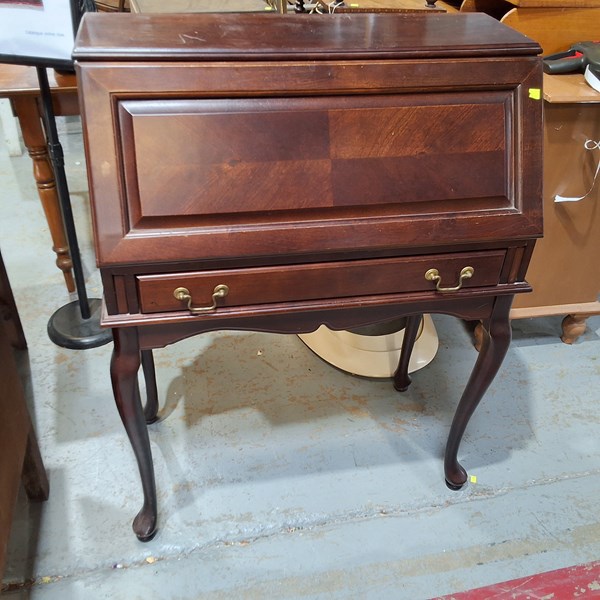 Lot 402 - BUREAU