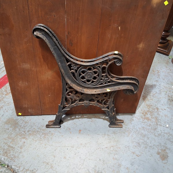 Lot 494 - BENCH ENDS