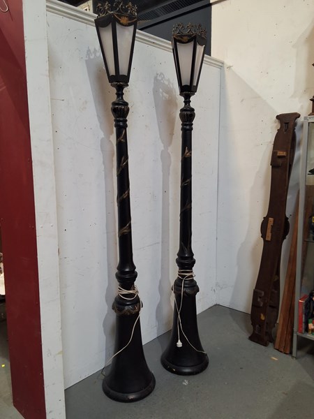 Lot 505 - GARDEN LIGHTS